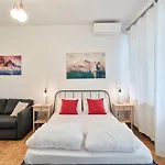 Lauben Balcony Apartment *